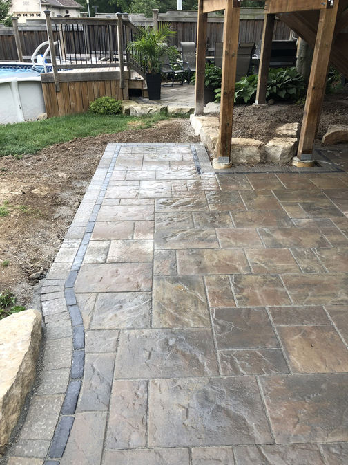 Paver patio with custom border. A paver patio project by the London Ontario based O'Connor Stone & Landscape.