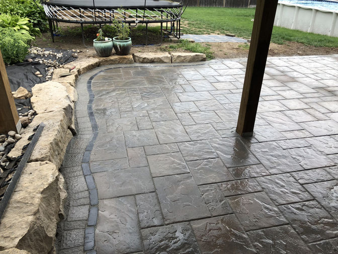 Paver patio with custom border. A paver patio project by O'Connor Stone & Landscape, London Ontario based contractor.