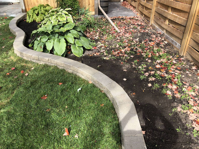 Engineered retaining wall / curb. A project by O'Connor Stone & Landscape