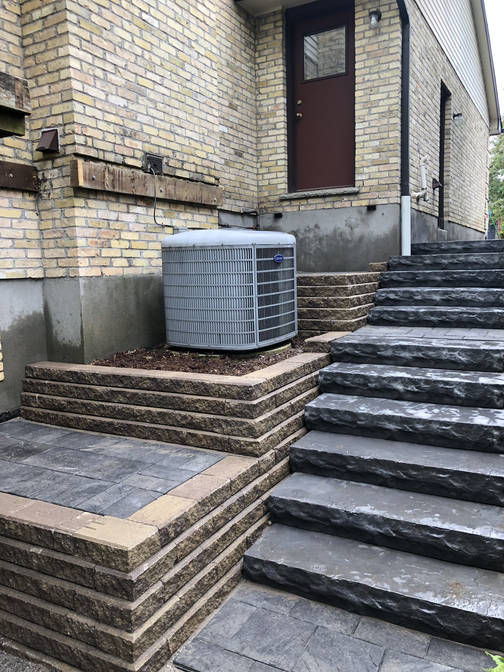 Faux stone steps and retaining wall. A project by the London Ontario based O'Connor Stone & Landscape