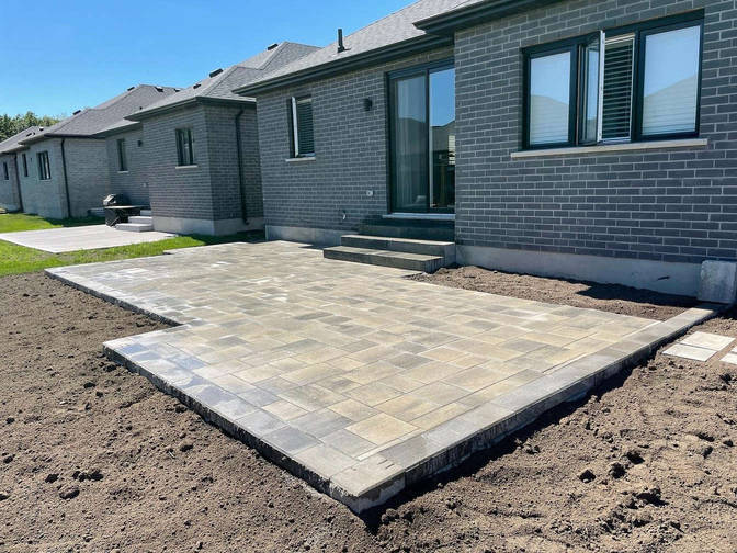 Paver patio with retaining curb. A stone paver project by the London Ontario based O'Connor Stone & Landscape