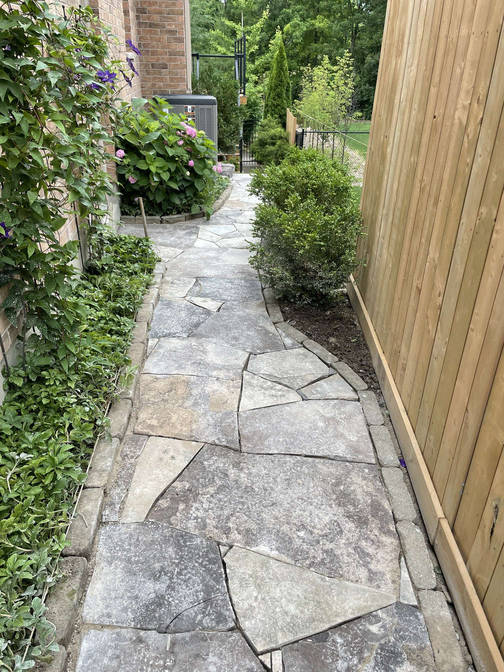 Random flagstone walkway. A project by the London Ontario based O'Connor Stone & Landscape